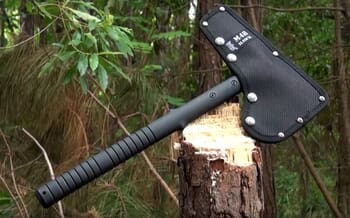 Tomahawk in der Scheide
